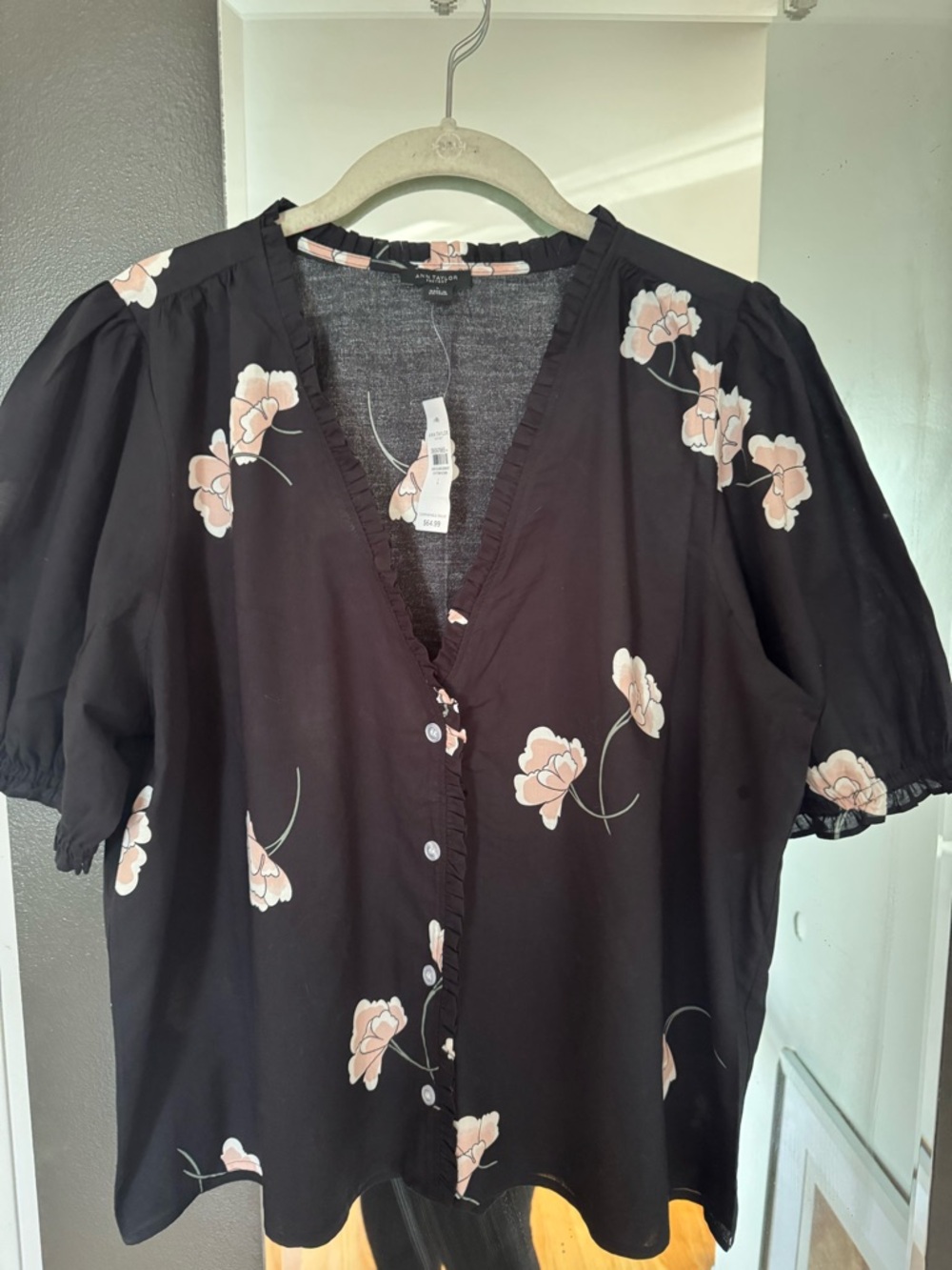 NWT Ann Taylor Factory Black Floral V-Neck Button Front Top